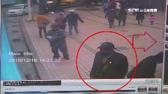 擋公車門偷皮夾　熱血司機衝下車逮人