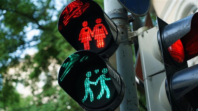 支持多元性別！倫敦小綠人變LGBT