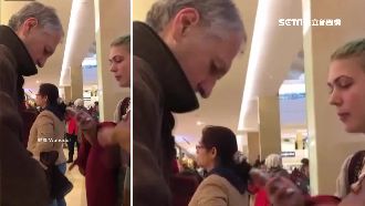 修手機遲5分鐘　少女當場飆罵爺爺