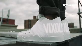 可抓寶、VR遊戲　LED潮鞋將問世