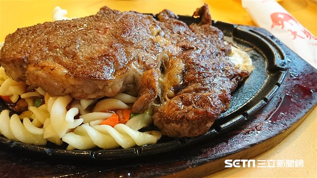 暖！自閉女畫圖賺錢　帶單親媽吃大餐