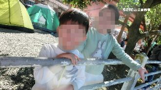 惡劣！男霸占溜滑梯　還朝童吐口水