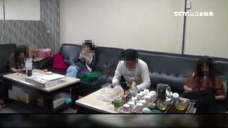 警闖民宅抓賭　賭客淡定玩假人遊戲