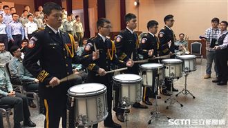 國軍楷模領唱國歌　伴奏走美風