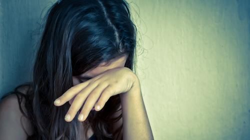 哥當媽面強吻她　8歲女還遭姨丈指侵