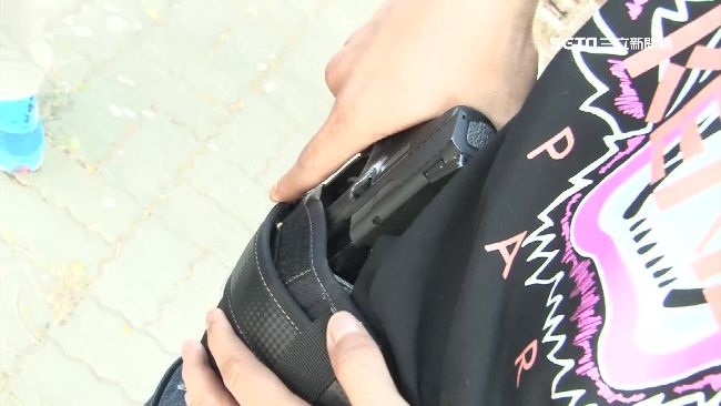 姐姐研發新槍套　讓員警成「快槍俠」