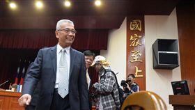 許虞哲：12月出口續呈雙位數成長
財政部長許虞哲（前）透露，12月上半月出口表現，更
優於11月的12.1%，顯見經濟正在復甦。至於台股當沖
降稅方案，將於年底評估完成。
中央社記者孫仲達攝 105年12月22日