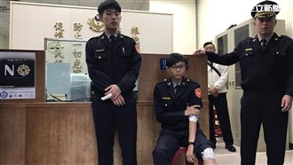 遇攔查心虛　殘忍嫌犯駕車拖行女警