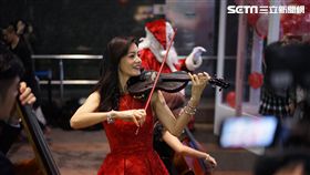 Janet化身蒙面樂手　魔幻聖誕裝置音樂盒奏暖台北東區