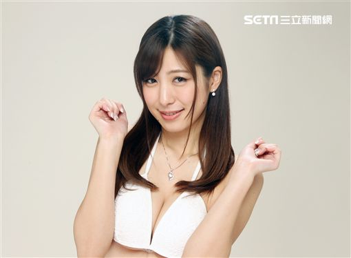 女優雪白柑菜是選美出身的正妹。（記者邱榮吉/攝影）