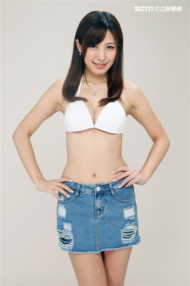 女優雪白柑菜是選美出身的正妹。（記者邱榮吉/攝影）