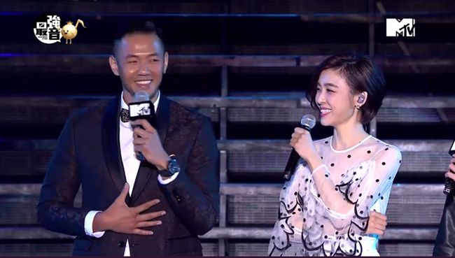 范瑋琪獻唱定情曲　黑人上台討抱抱