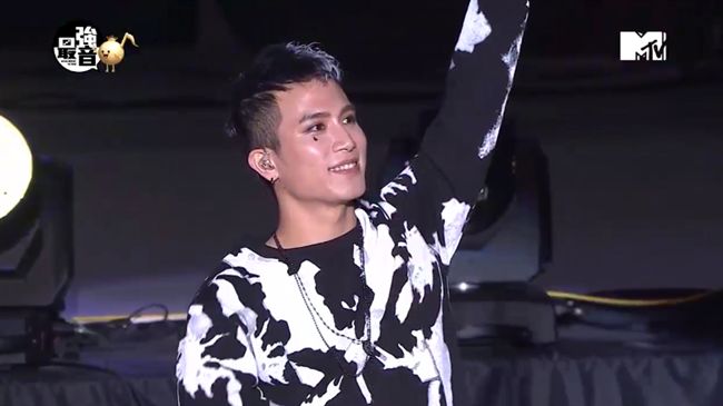 陳彥允酷帥登場演唱　引粉絲瘋狂尖叫