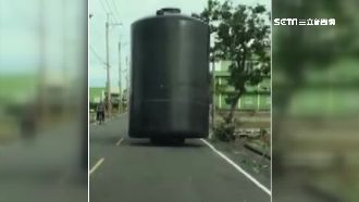 霍爾的移動城堡？3公尺高水塔當街跑