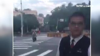 疑違停擋路　小黃駕駛當街怒飆踹車門