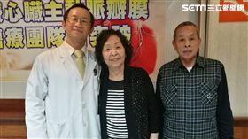 67歲的莊先生（右）與87歲林阿嬤（中）接受微創無縫線瓣膜術後，主動脈瓣膜狹窄造成的胸悶、喘等症狀明顯改善。（圖／楊晴雯攝）
