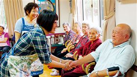愚人之友,老人照護,照服（圖／楊文財攝影／商業周刊）（名家）