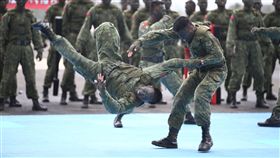 １０５年度宜蘭紅柴林營區開放　陸軍儀隊　專校戰鼓隊　特戰戰技操演　軍聞社提供