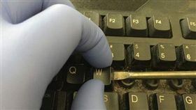 清鍵盤步驟（圖／翻攝自Imgur）(imgur.com/gallery/FtkBF)