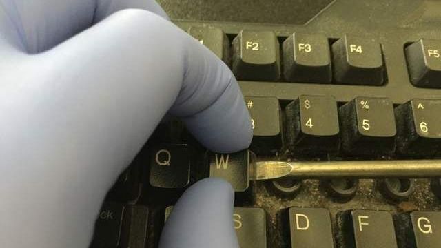 鍵盤縫隙有夠髒！完整清理步驟看這裡