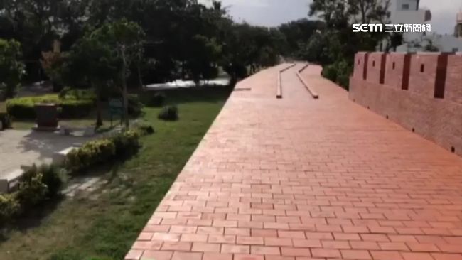驚！婦人恆春古城拍照　意外墜落城牆