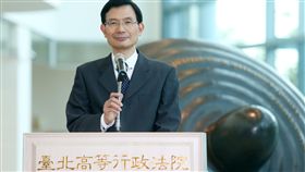 法院駁回中投附隨組織停執案（2）
國民黨不服黨產會決議中投、欣裕台為國民黨附隨組織
的處分，向法院聲請停止執行。台北高等行政法院23日
下午3時公布裁定結果，台北高等行政法院發言人許瑞
助（圖）宣布駁回聲請案。
中央社記者吳家昇攝 105年12月23日