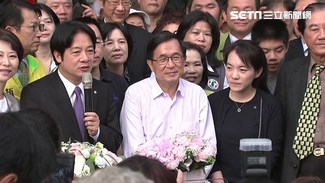 陳幸妤診所開幕　民眾熱情迎接陳水扁