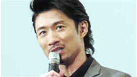 日本,男團,EXILE,放浪兄弟,DJ,真木大輔,北海道,車禍,重傷,骨折,札幌,公演(日刊體育報 http://www.nikkansports.com/entertainment/photonews/photonews_nsInc_1755987-0.html)