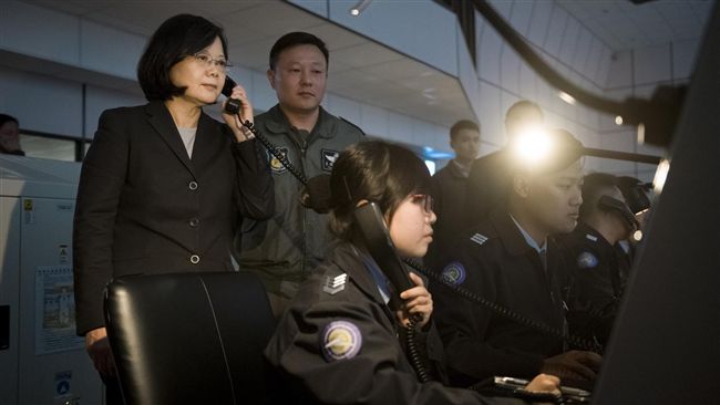 小英嘉許飛行員　共軍：蔡大小姐發威