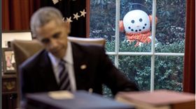 歐巴馬,Obama,惡作劇,耶誕節,雪人(IG https://www.instagram.com/p/BOF_jkGDWke/?taken-by=petesouza)