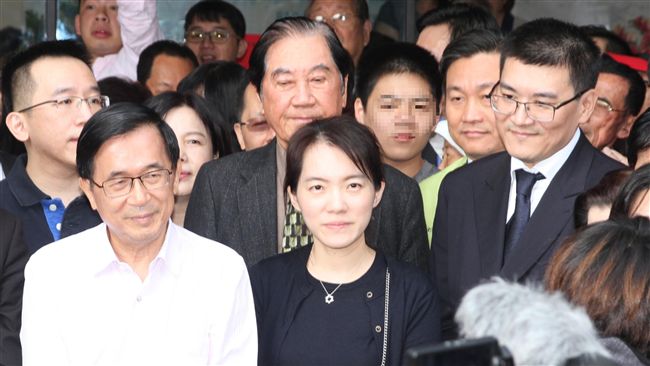 陳幸妤診所開幕　丈夫兒子現身力挺