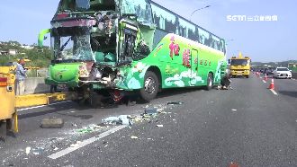 遊覽車國道追撞　「獅友」車內遭慘摔