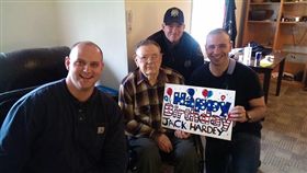 卡片,老兵,哈迪,Jack Hardey(KOIN http://koin.com/2016/12/20/or-ww-ii-vet-given-birthday-cards-from-around-the-world/)