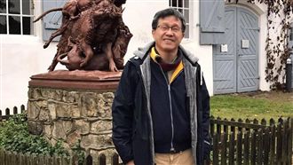 拿國旗扯納粹挨轟　謝志偉臉書狂反擊