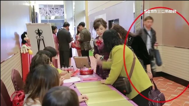 男混進婚禮吃霸王餐　還偷走婚攝相機