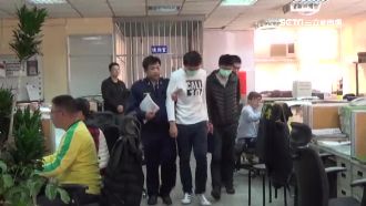 紙袋裝偽造公文　車手在盤查前先丟棄