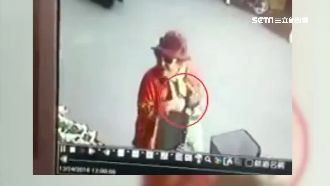 市場買水果　阿嬤將找錢秒夾腋下行騙