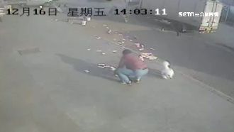 男鈔票被吹跑　路人幫撿「一張沒少」