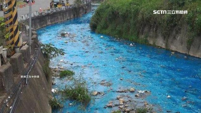 敬鵬曾出包　溪水染成「藍色多瑙河」