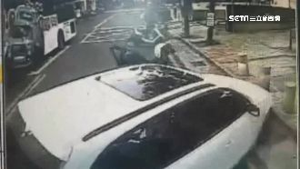 持毒男拒捕亂撞公車　警連開9槍壓制