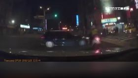 左轉撞警察0600.