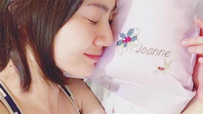 曾之喬PO露胸床照　粉絲視線全歪了