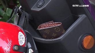 錢包忘在機車置物箱　婦眼尖秒偷2萬