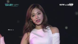 全員定格！TWICE登台卻放別團歌