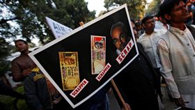 莫迪,印度,紙鈔,廢鈔（圖／路透社／達志影像）16:9