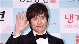 李秉憲奪大鐘獎影帝　圖／翻攝自韓網