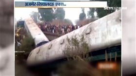 印度火車脫軌！14節車廂側翻　釀40傷2死