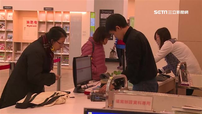 她一天借20本　蟬聯2年借閱冠軍