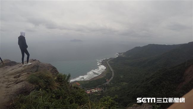 鷹石尖今封閉　他跛腳上山看最後一眼