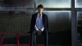 吳克群MV「孤獨是會上癮的」　圖／華納音樂提供